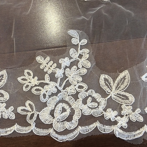 ⭐️WHITE Lace Edge Cathedral Length Wedding Bridal Veil with Comb⭐️ - Picture 10 of 11